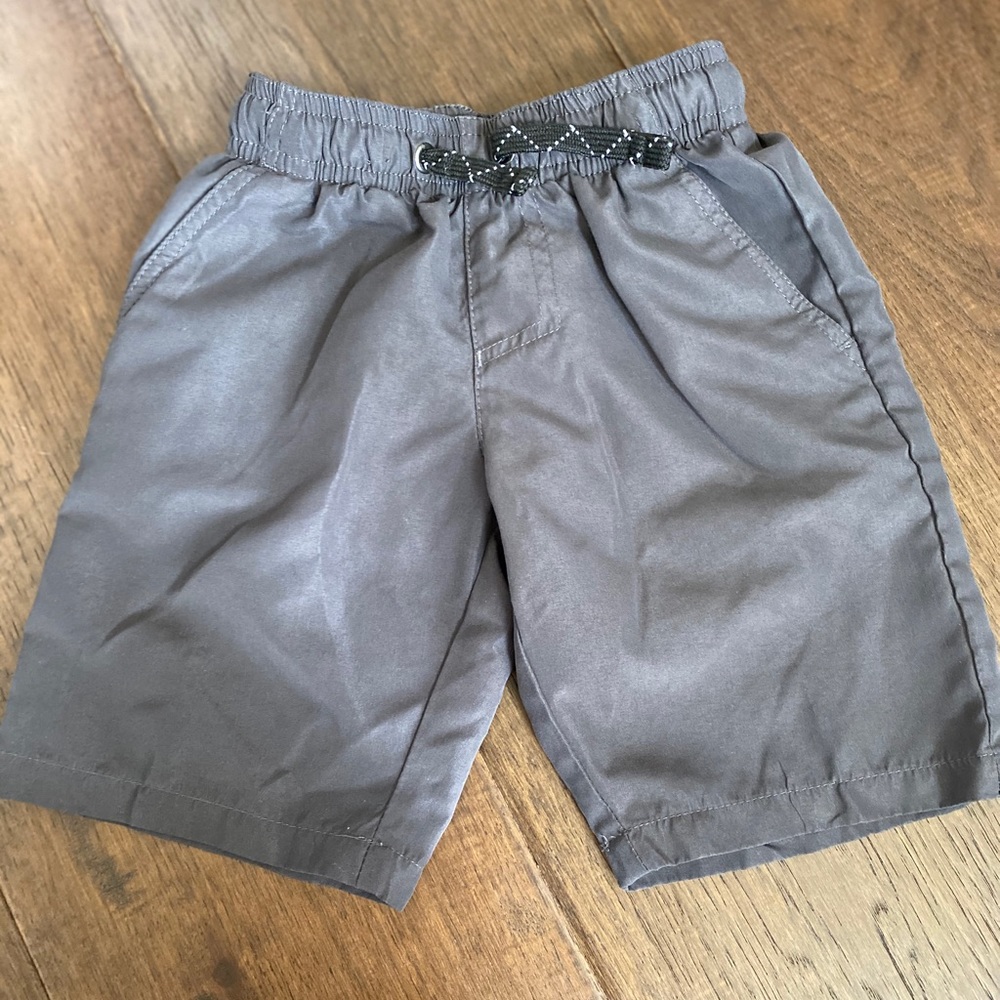 Boys gray shorts size 3T
